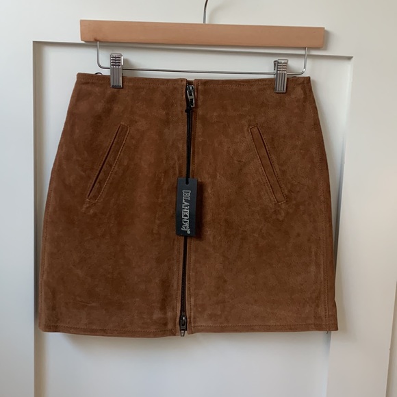 BlankNYC 
ALDER SKIRT
#73K-0433-ALDER BROWN 🤍 - Picture 6 of 14